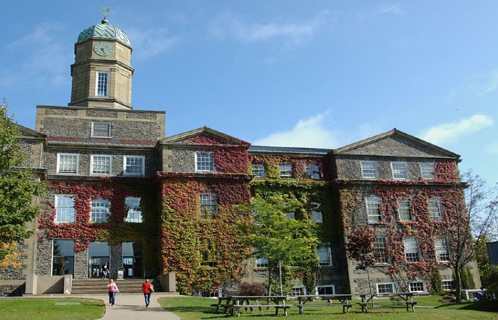 Dalhousie University by mricon via Flickr