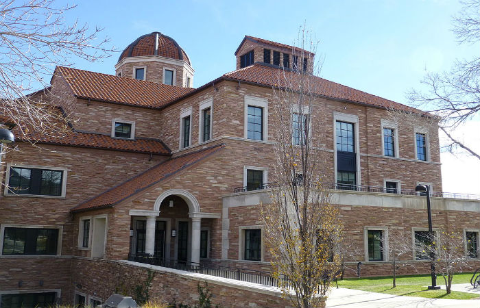 Leeds School of Business, University of Colorado by Kvng - Wikimedia Commons