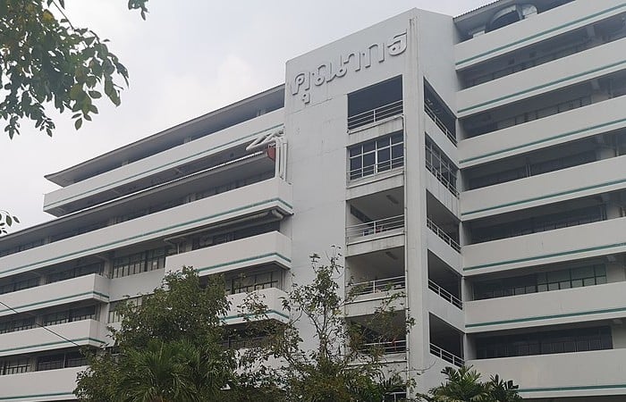 Thammasat Business School by Sry85 via Wikimedia Commons