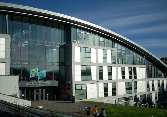The Robert Gordon University Aberdeen Business School by Jackofhearts101 via WikimediaCommons
