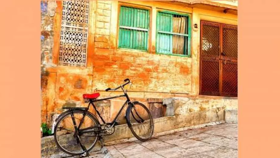 Cambridge Judge students working on Tour de India 