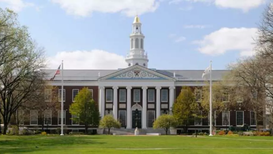 New HBS Scholarship Targets Students from Low-Income Backgrounds