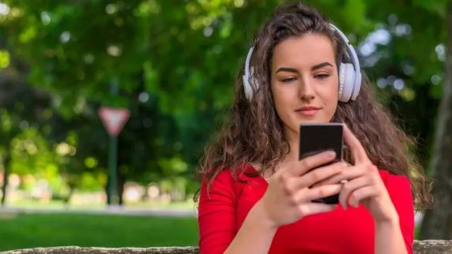 Eight Fact-Packed Podcasts Every MBA Student Should Be Listening To main image