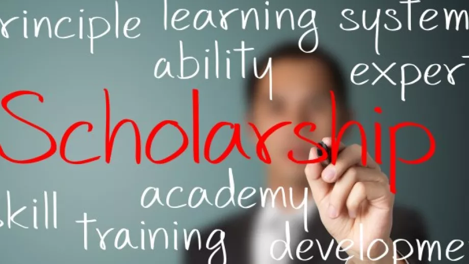 5 things to keep in mind when applying for Executive MBA scholarships main image