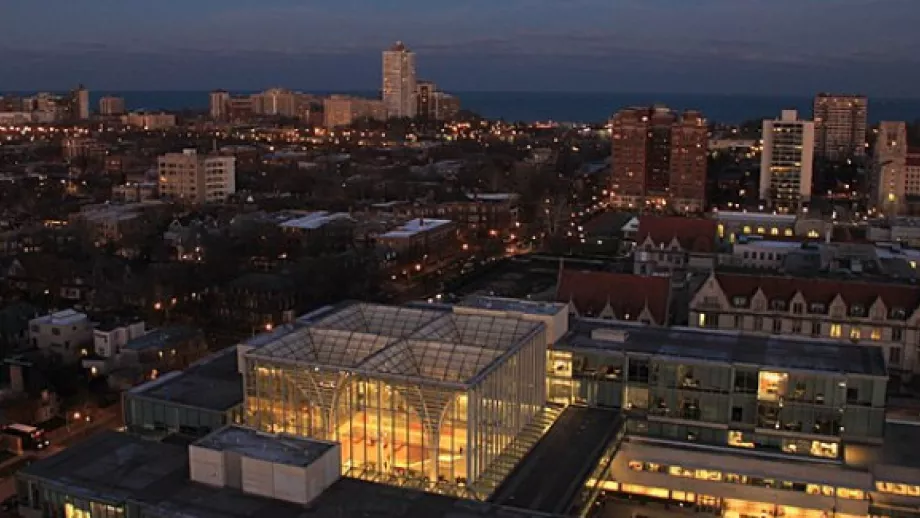 Chicago Booth School of Business by Catarina Oberlander via wikimedia commons